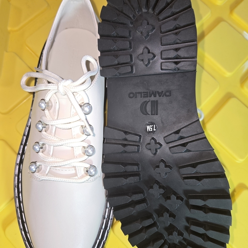 Elegant Cream Women's Loafers with Silver Accents - Picture 6 of 9